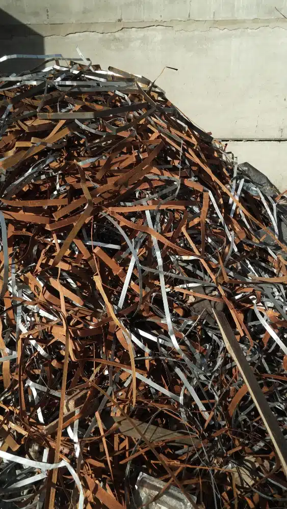 Rozdrabnianie metalu w Londynie, rozdrabniania metalu w Londynie, rozdrabniania metalu, proces rozdrabniania metalu, proces recyklingu metali, recykling metali